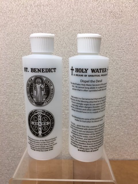 Botella de agua bendita de San Benito