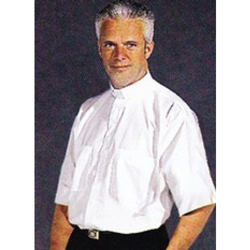 Camisa blanca con cuello de lengüeta europea de manga corta